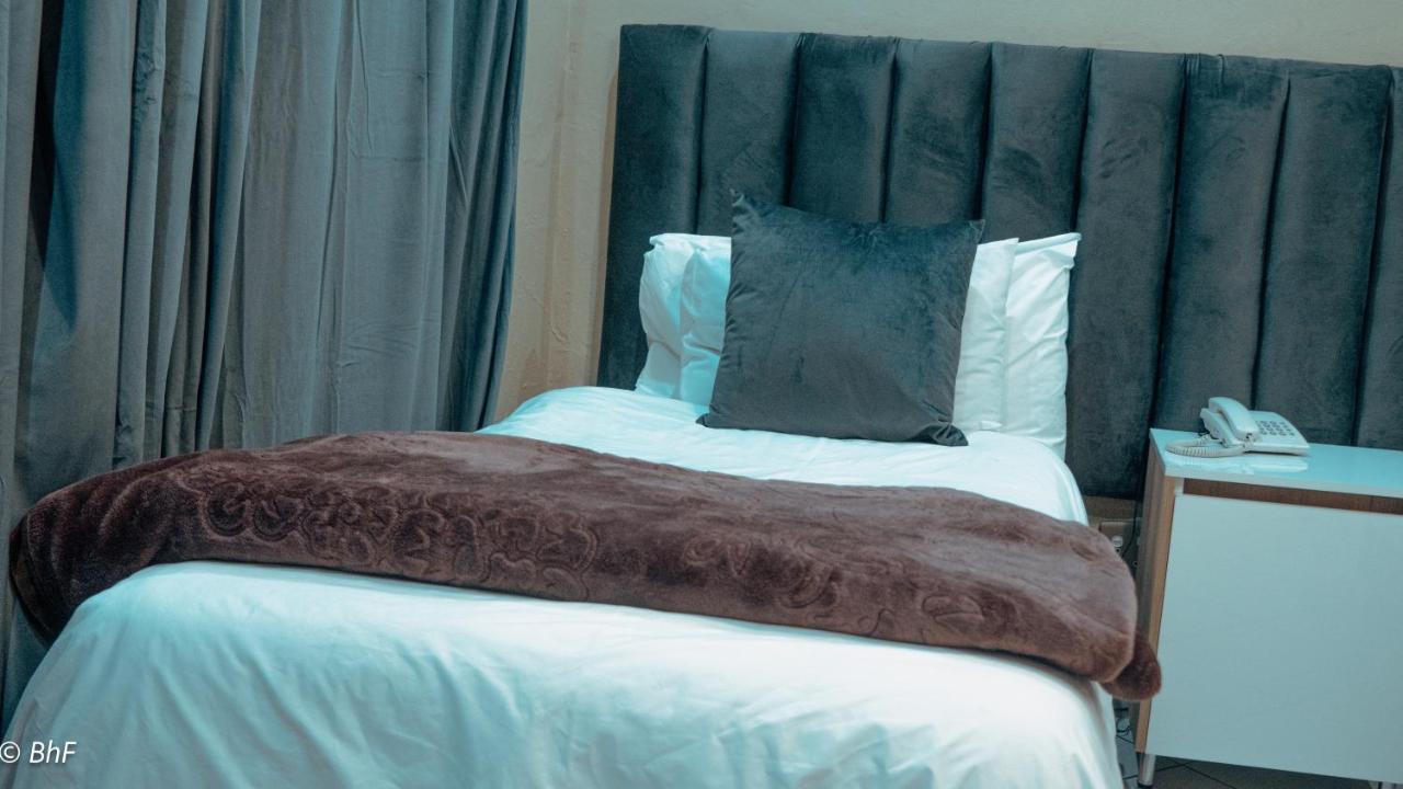 Henry George Guest House Pretoria-Noord Buitenkant foto