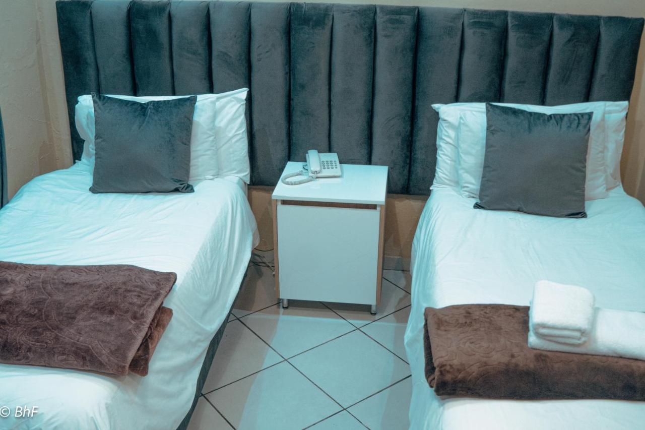 Henry George Guest House Pretoria-Noord Buitenkant foto