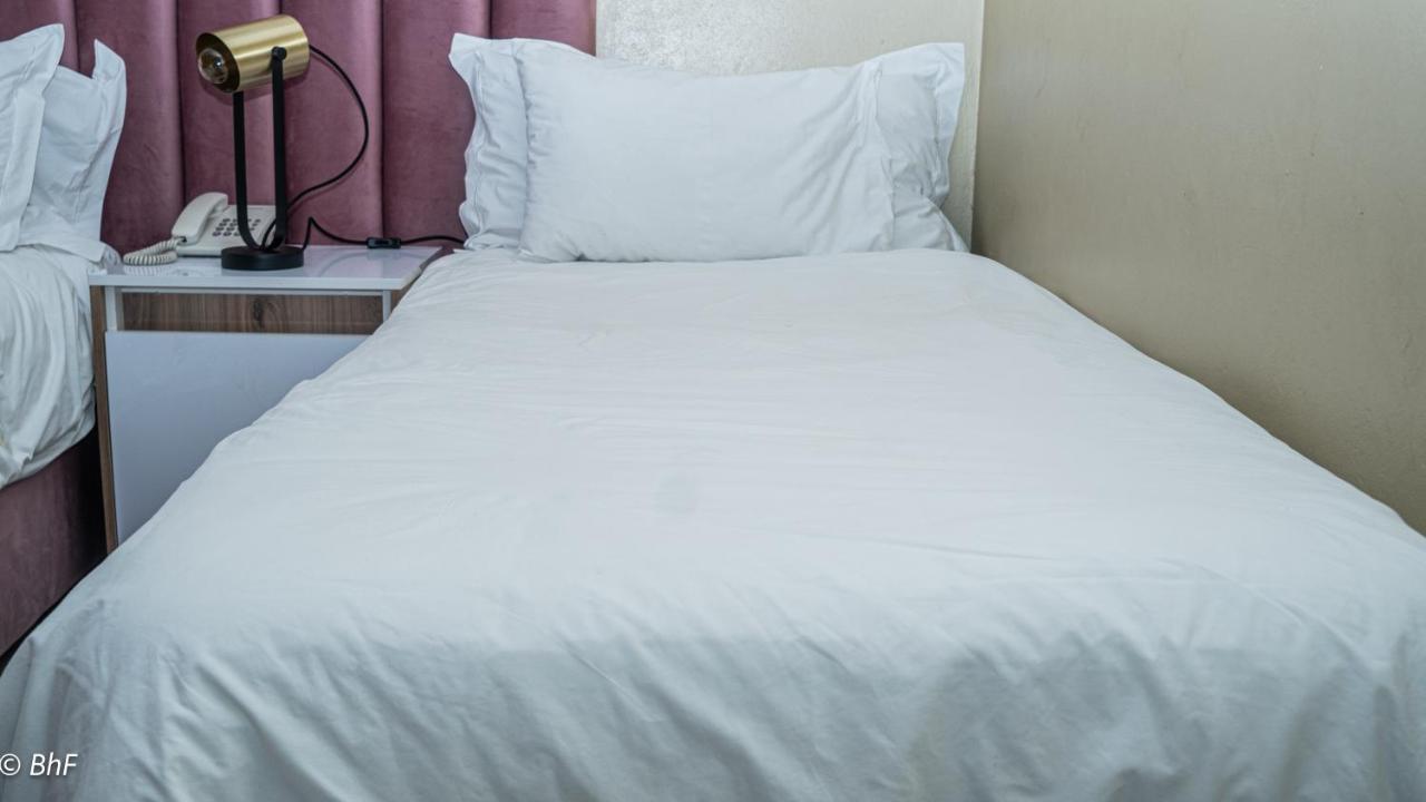 Henry George Guest House Pretoria-Noord Buitenkant foto