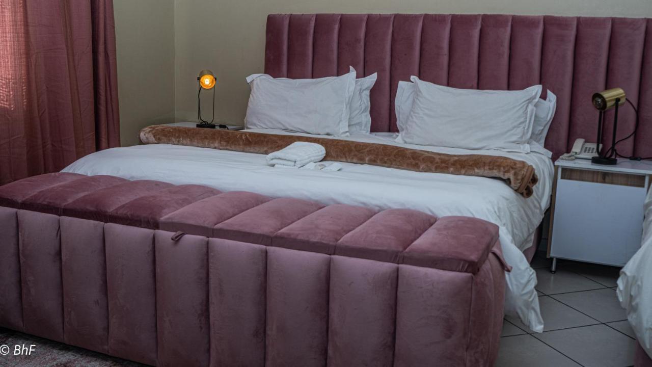 Henry George Guest House Pretoria-Noord Buitenkant foto