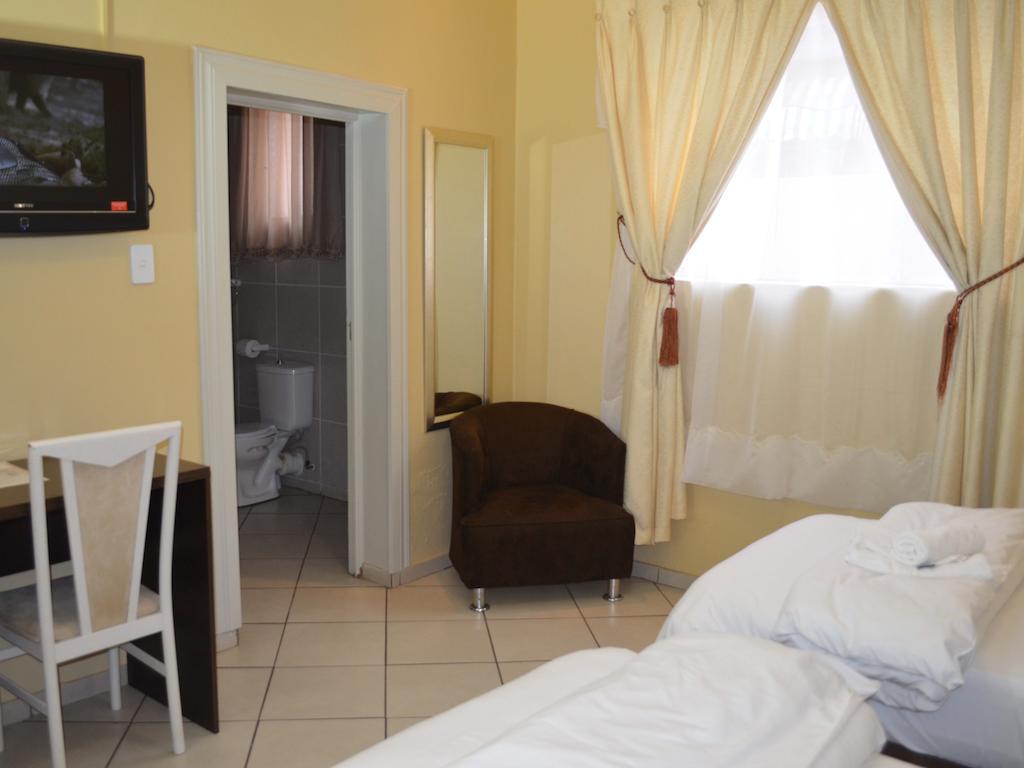 Henry George Guest House Pretoria-Noord Buitenkant foto