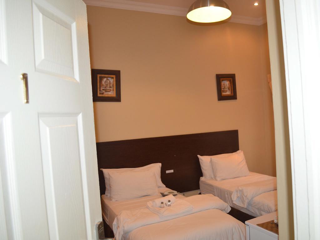 Henry George Guest House Pretoria-Noord Buitenkant foto