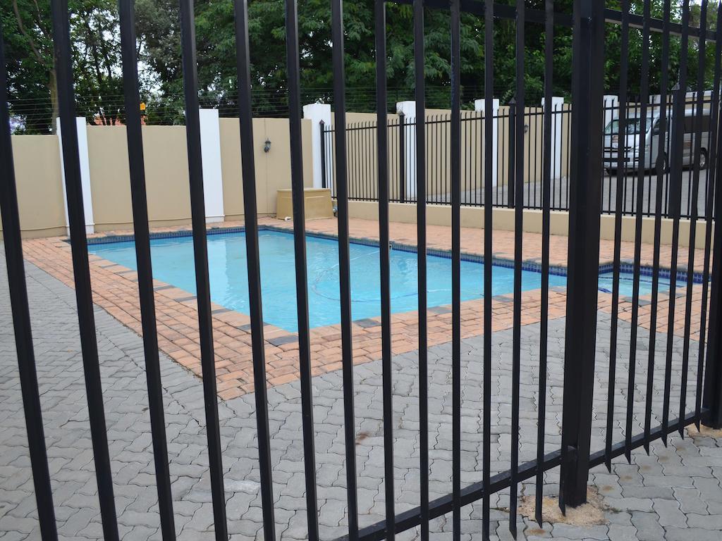 Henry George Guest House Pretoria-Noord Buitenkant foto